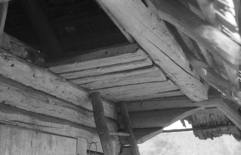 Aida räästaalune ja kandenurk.