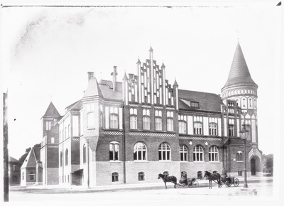 Maapanga hoone Estonia puiesteel  duplicate photo