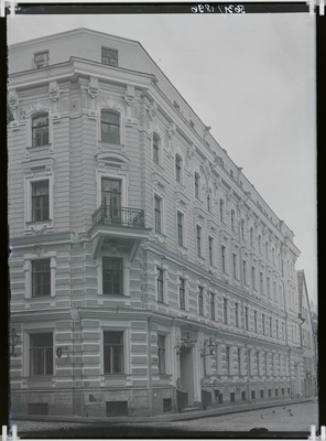 Postkontori hoone Vene ja Apteegi tänava nurgal  similar photo