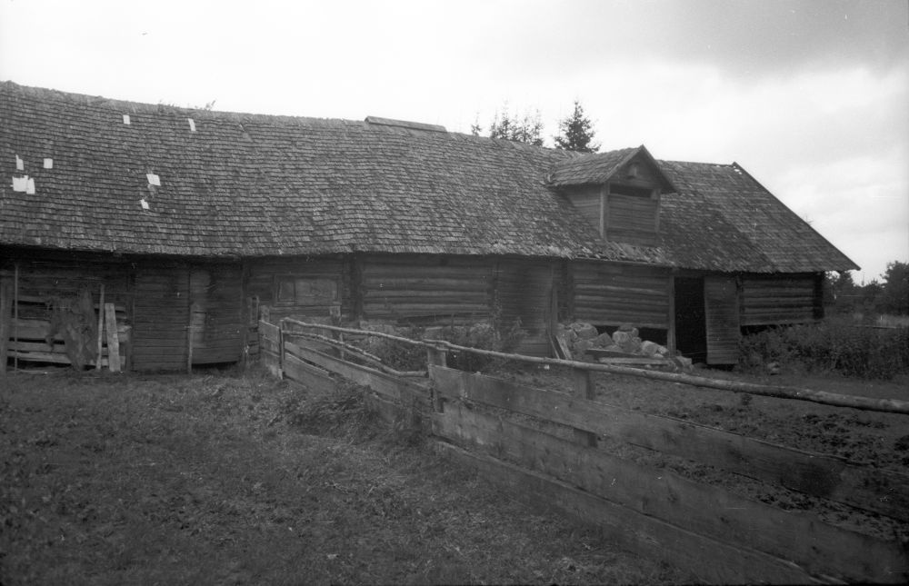 Männiku kandikoha laut Männiku külas, eestvaade.