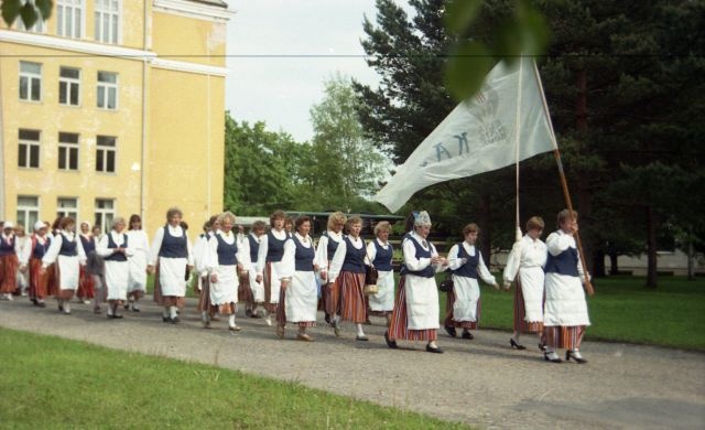 Photo-negative. Elva Song Day 1996. Elva female choir "Kaja" on train walk.