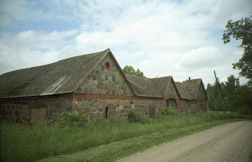 Tusti mõisa karjakastell