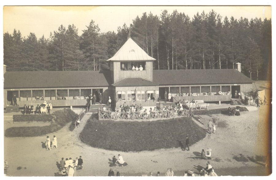 The beach building of Lake Elva Verevi