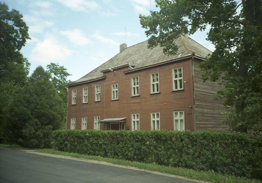 Kalmetu koolimaja