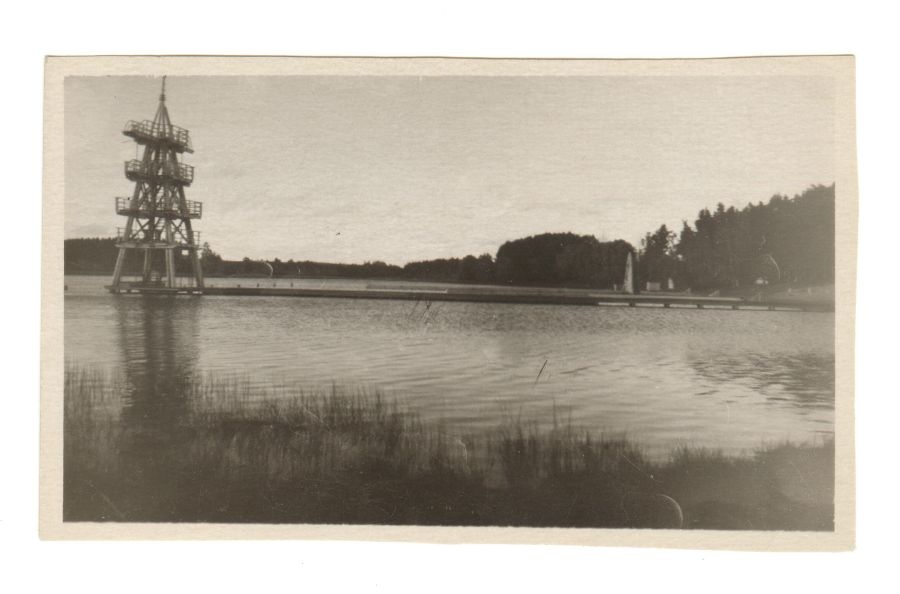 Lake Verevi and jumper in Elva