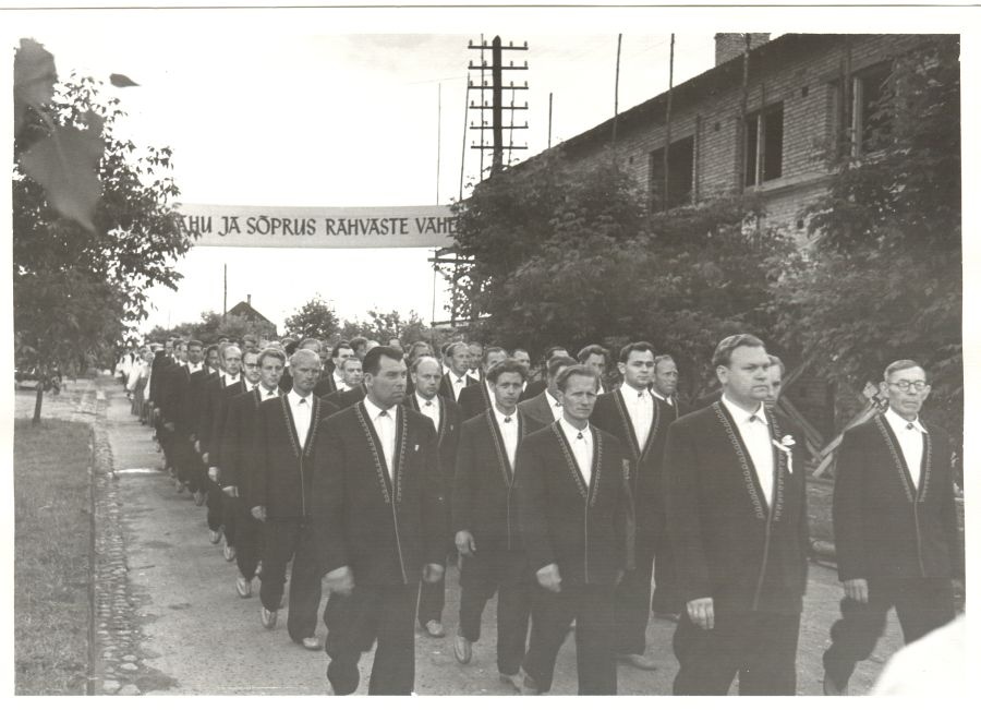 Elva Male Choir in Elva County Song Day Train