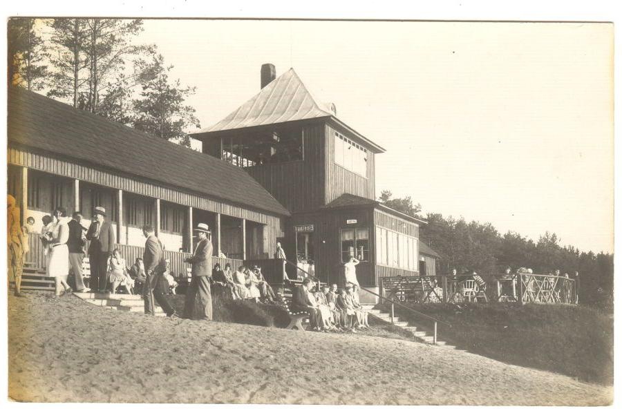 The beach building of Lake Elva Verevi