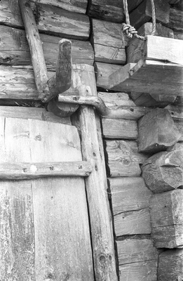 Innu talu rehi Pärispea külas, uksesagar.  duplicate photo