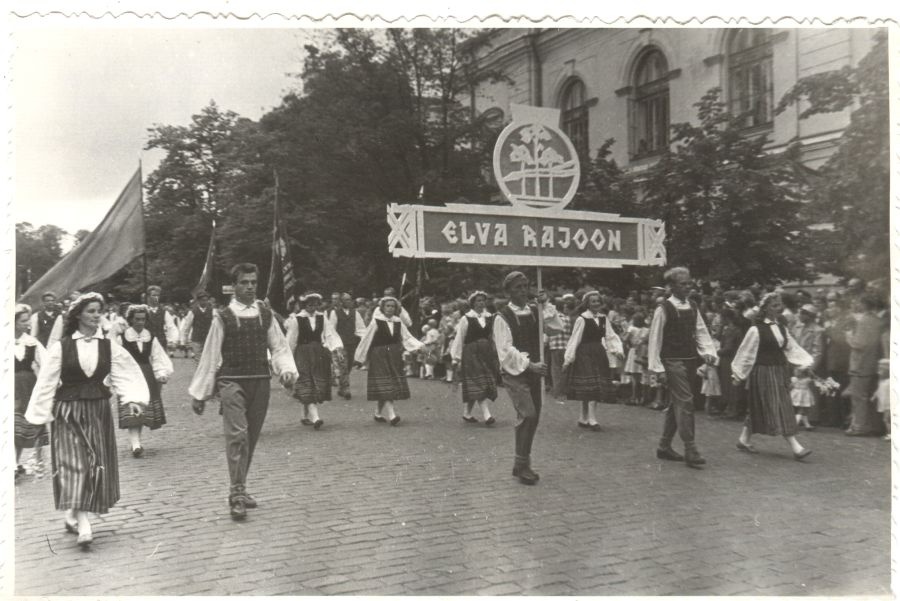 The Colonel of Elva District XV Song Festival in Train