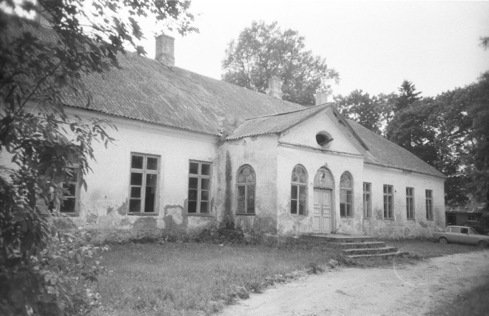 Putkaste mõisa härrastemaja