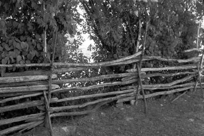 Õueaed, lattidest rõhtaed.  duplicate photo