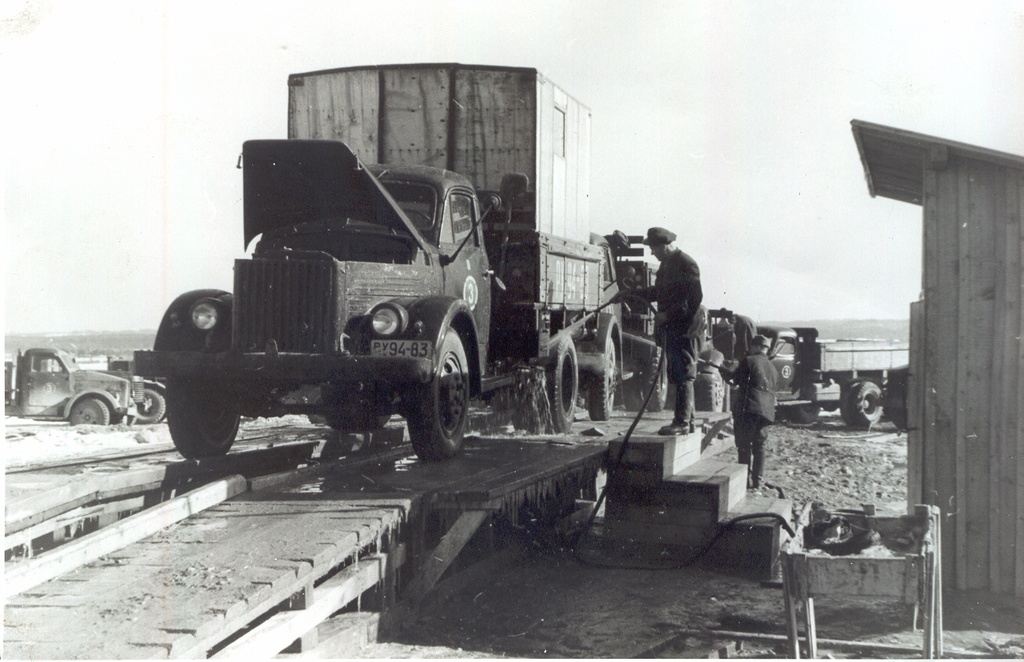 Photo. Road Transport Base No. 3 car washing site 1960-1961