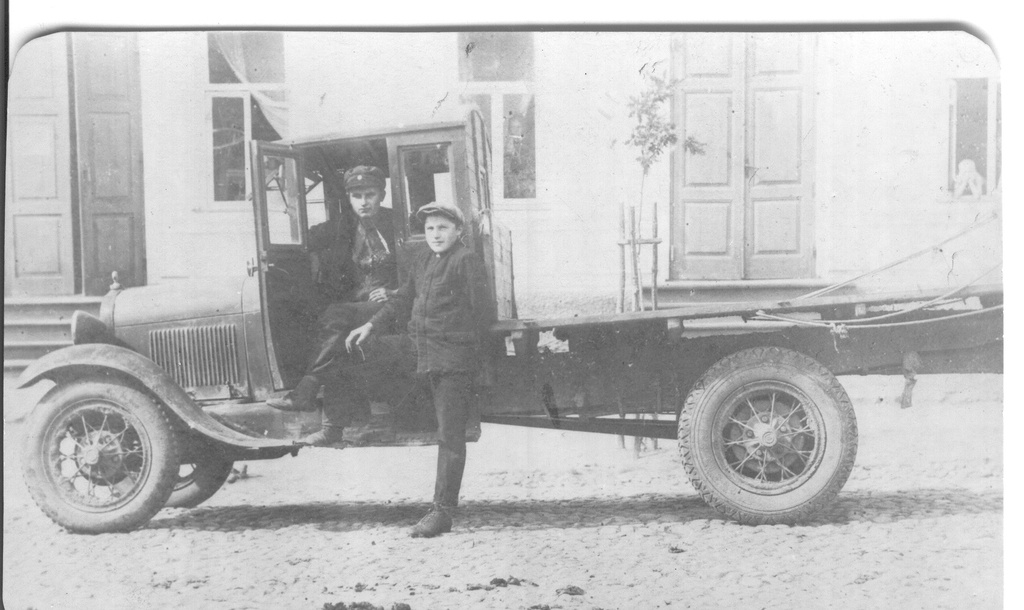Photo (negative)Otto Soola truck Ford a 0-9 driver Viktor Price in 1935.a.