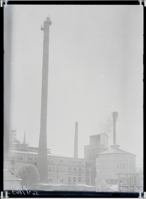 Gaasivabriku uue korstna monteerimine  similar photo