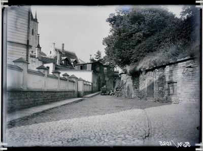 Tallinn, Lai tänav, Rannavärava juures, Skoone bastioni kõrval.  duplicate photo