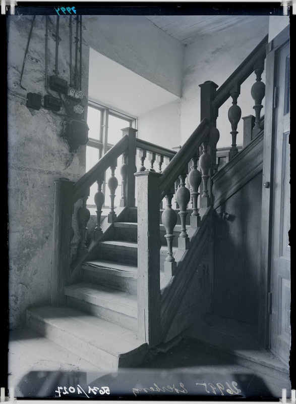 Tallinn, trepp keskaegse maja esikus