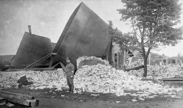 Photo, water tower of Võnnu Railway Station broken by Landeswehr.