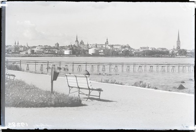 Tallinn, vaade Kadrioru rannalt linnale  duplicate photo