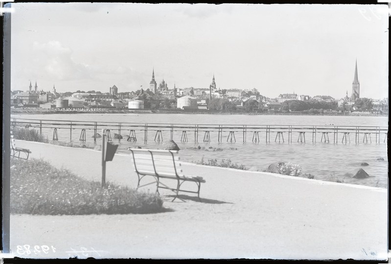 Tallinn, vaade Kadrioru rannalt linnale