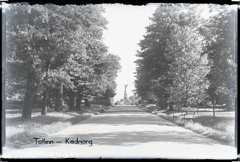 Tallinn, Kadrioru park, Russalka mälestussammas.