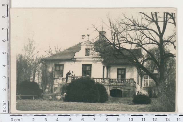 Create a manor in 1923