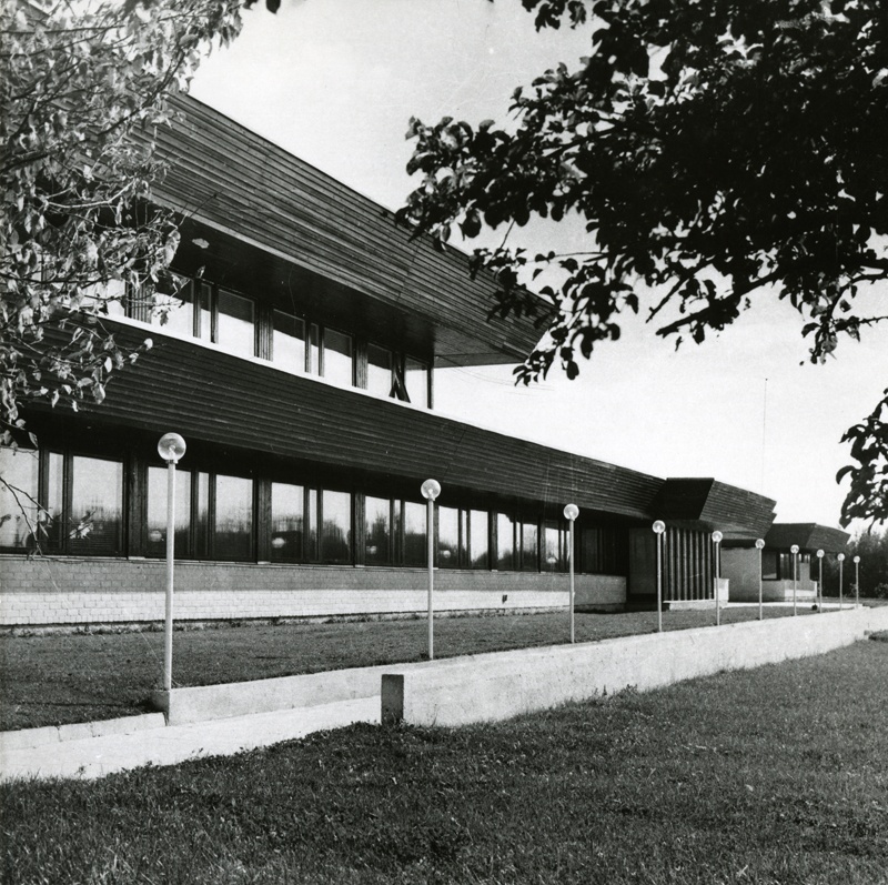 Linda Colhose Centre building, 2 views of the building. Architect Toomas Rein