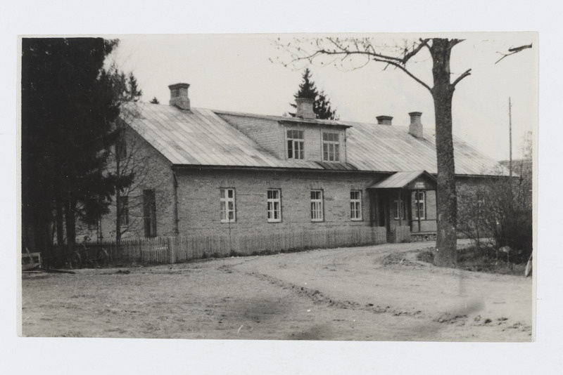 Lustivere 7. kl. kooli õppeasutis 1951. aastal.