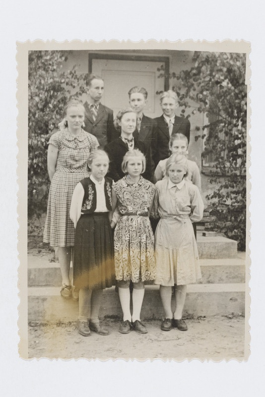 Kolga-Jaani 7. kl. kooli 5. klass oma klassijuhataja L. Andrega
