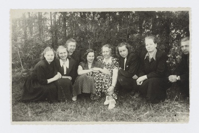 Põltsamaa Keskkooli I-III kl. õpetajaskond 1954. aasta kevadel.  duplicate photo