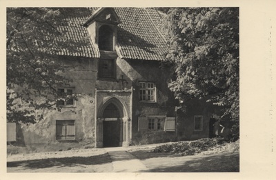 Estonian-tallinn : Old Teacher of the Niguliste Church = Das ehem. Pfarrhaus to St. Nikolai  duplicate photo