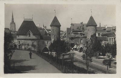 [tallinn] : [Viru Gate]  duplicate photo