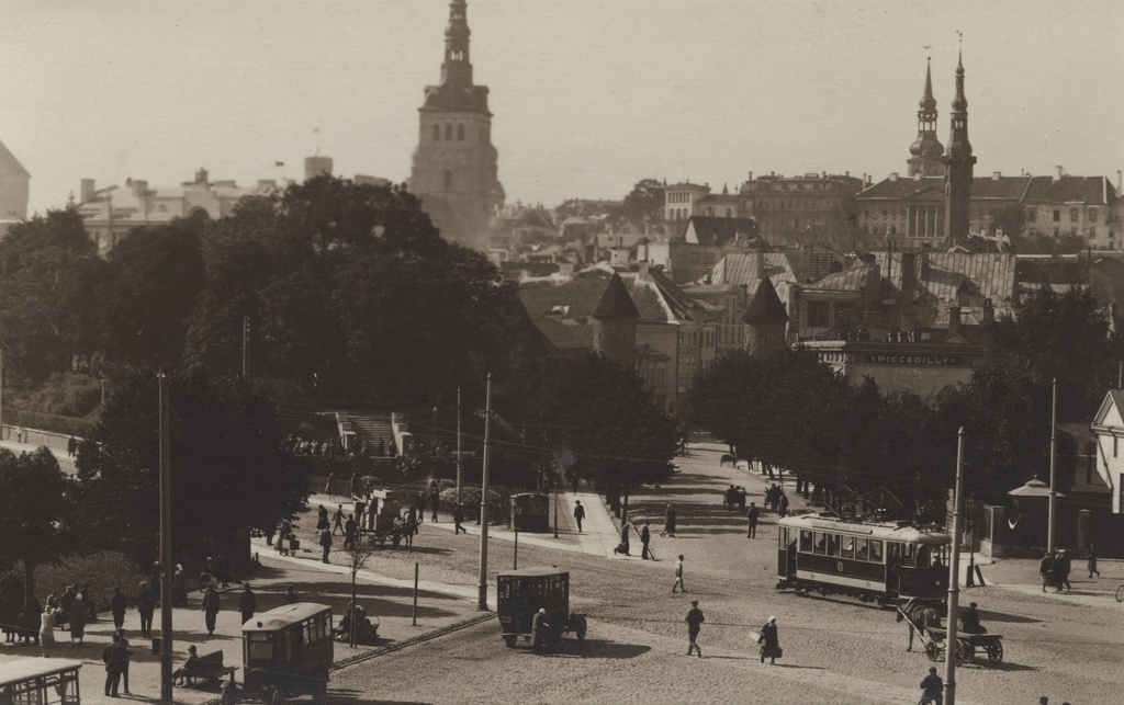 [Tallinn] : [Viru square]