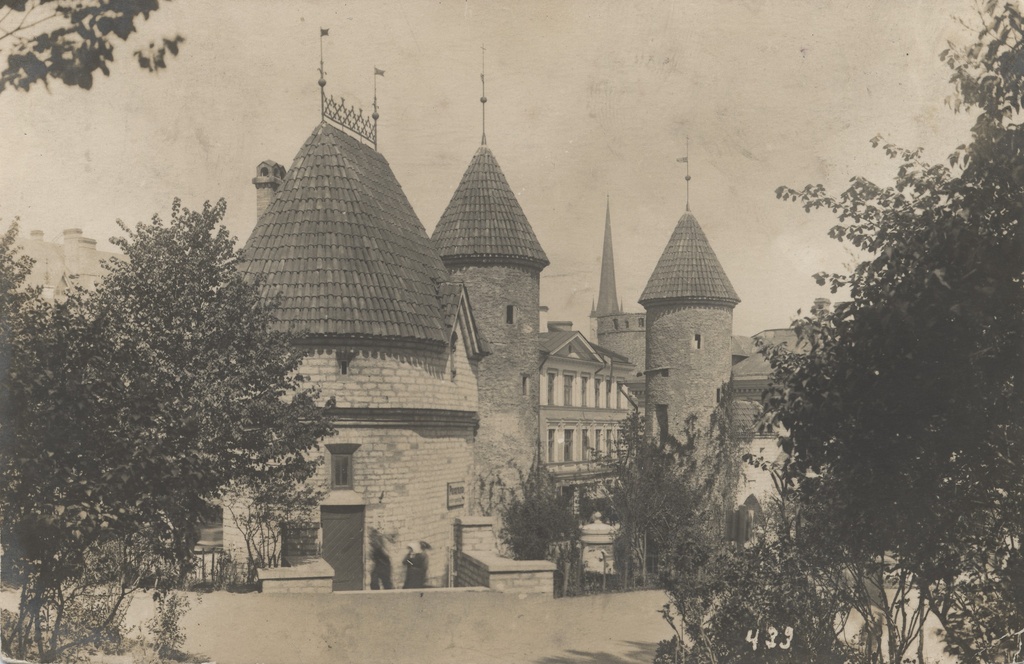 [tallinn] : [Viru Gate]