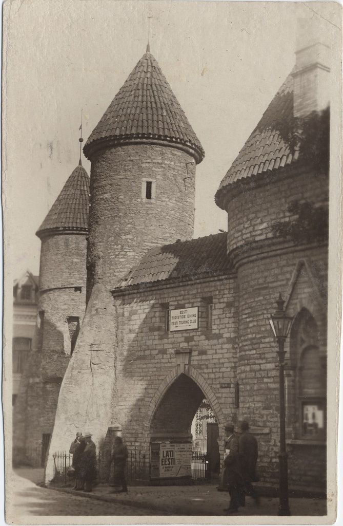 Estonian-tallinn : Viruvärav = The Viru Gate