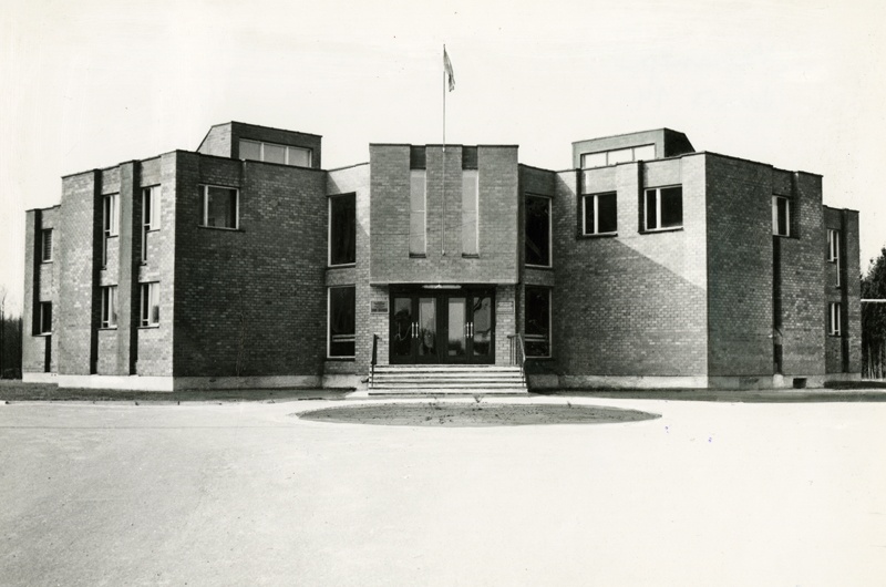 The main building of Sindi sovhoosi. Architect Ain Padrik