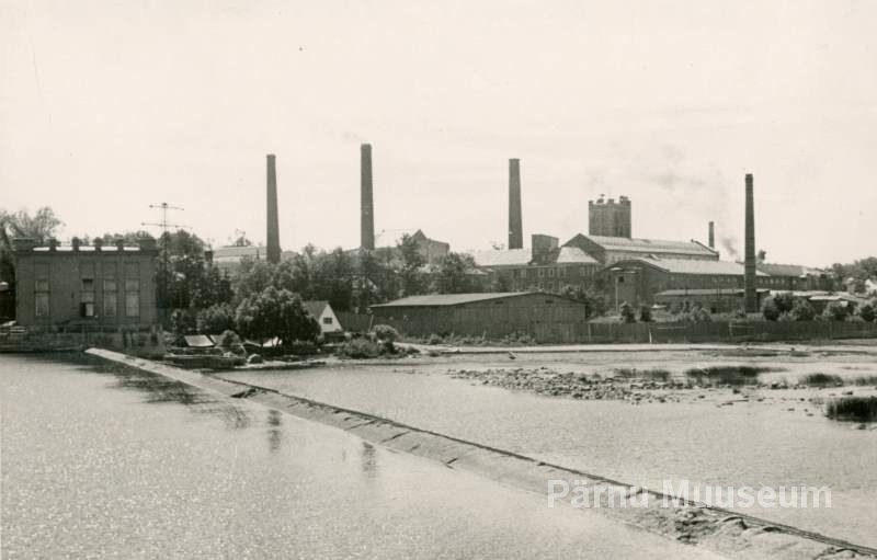 Photo, H.Rannau 1957, view of the Sindi textile factory "1 December" by the river.