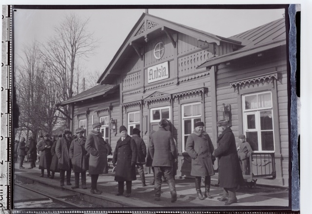 Men at Antsla Railway Station waiting for the seed fruit exhibition train