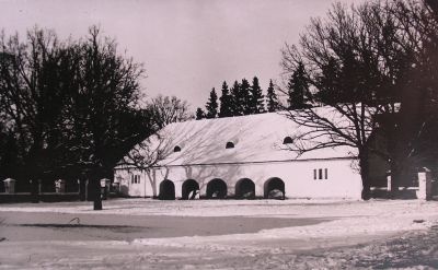 Tõllakuurrvana-antslaamaamõisas.