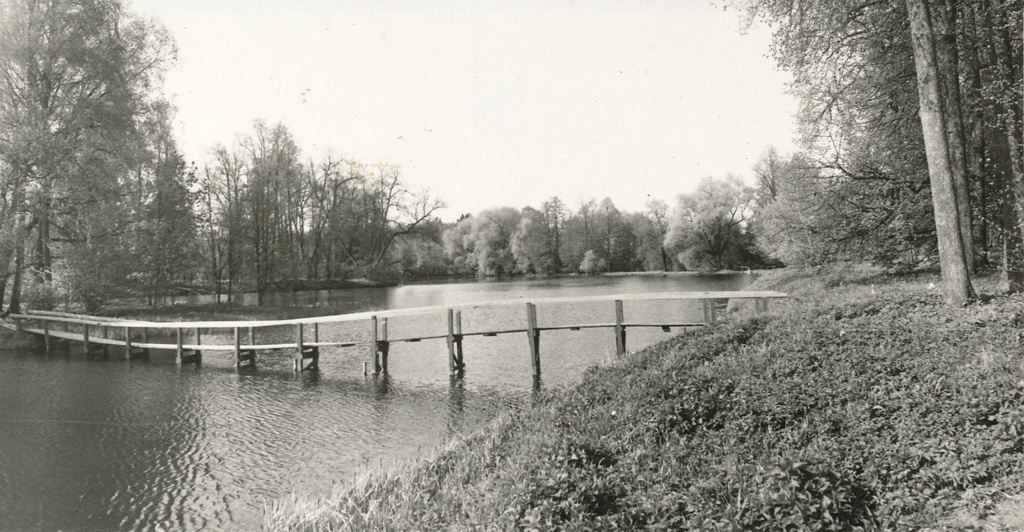 Photo. Antsla sowhoostechnic Park with wooden bridge in 1978. Corn.