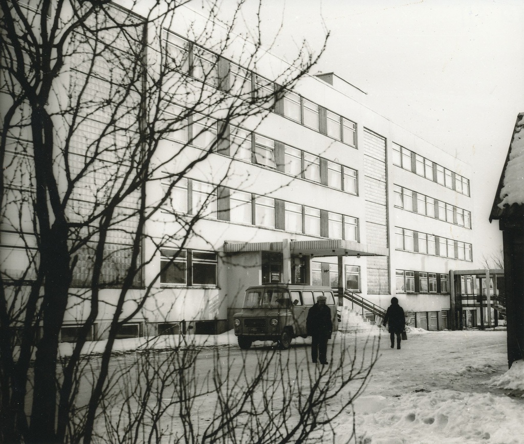 Photo. Construction of Antsla Secondary School in 1979.
