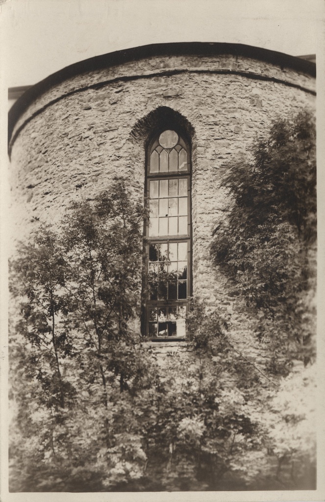 Estonia's summer place Haapsalu : legendary white-dam window