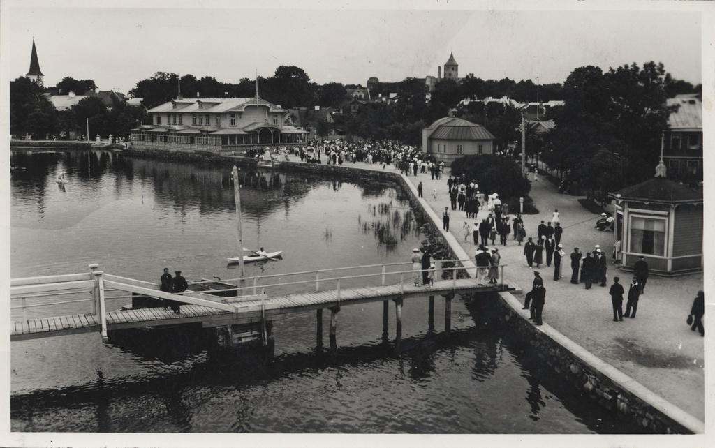 [haapsalu promenade]