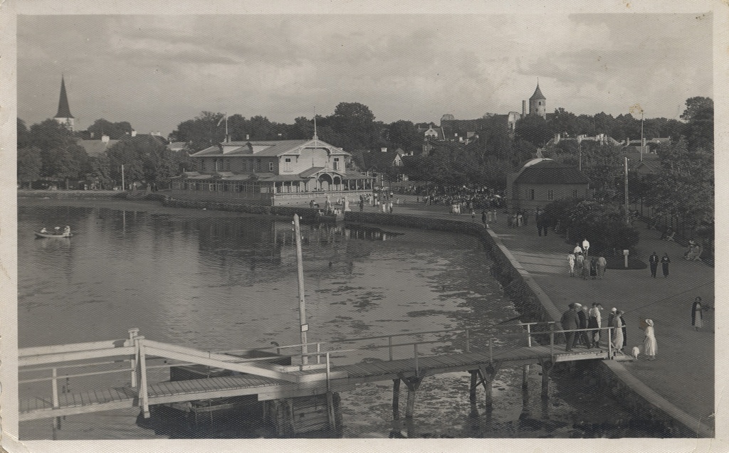 [haapsalu promenade]