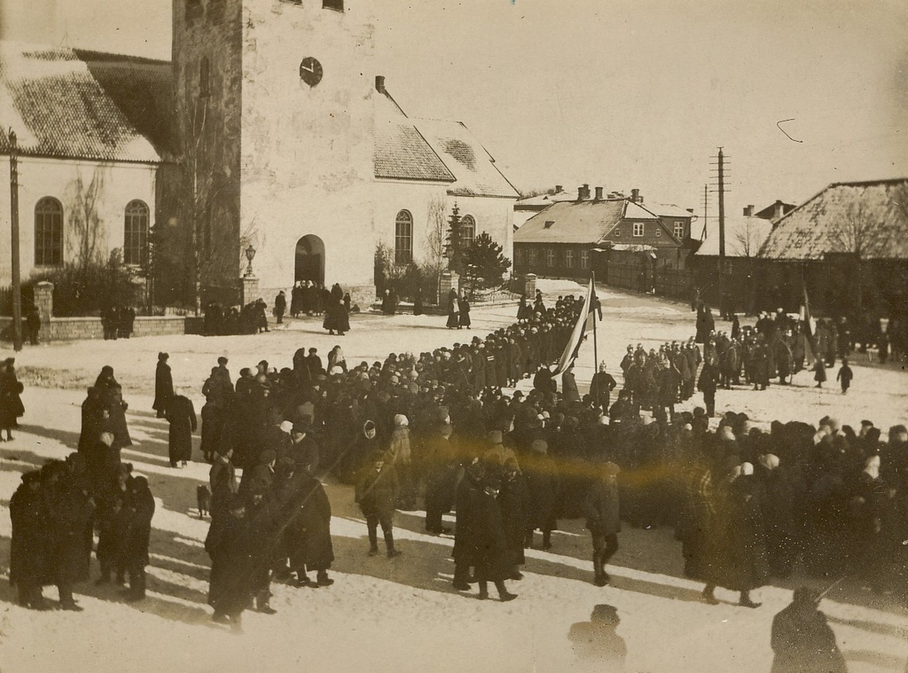 foto vabariigi aastapäev Turuplatsil Paide 1919