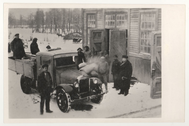 Workers with a car in front of the Estonian Fosforiidi Maardu Mine
