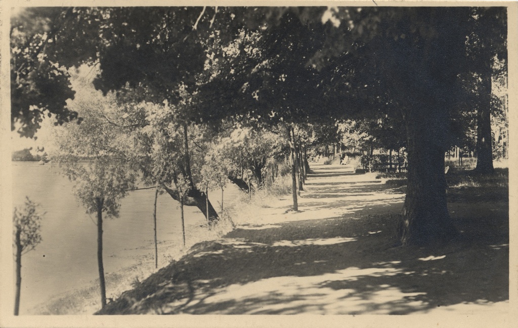 Estonia : Võru park on the shore of Tammula