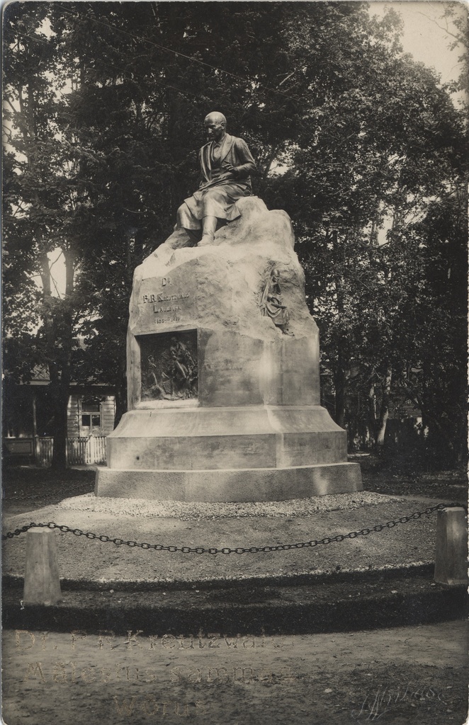 Dr. f. R. Kreutzwald's Memory pillar Wõrus