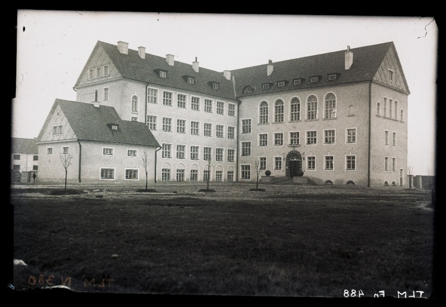 Tallinn, school building Ristiku Street no. 69.