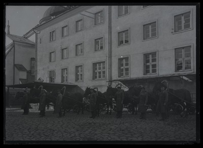 Saku Õlletehas, ladu ja pudelitesse villimise tsehh Tallinnas Nooruse tänaval.  similar photo