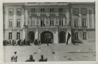 Demonstrations in front of Toompea Castle 21.06.1940 in Tallinn.  duplicate photo